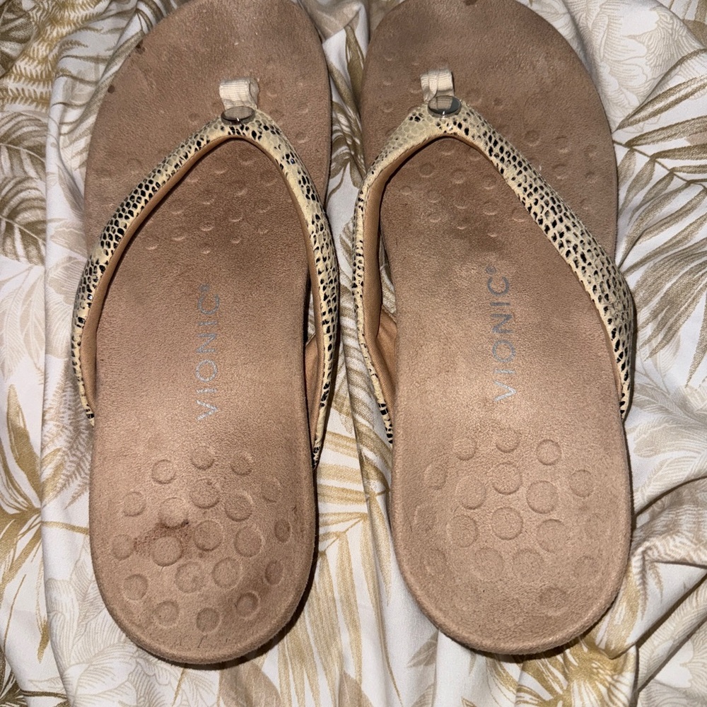 Vionic Tan Sandals Comfortable Leather Footwear